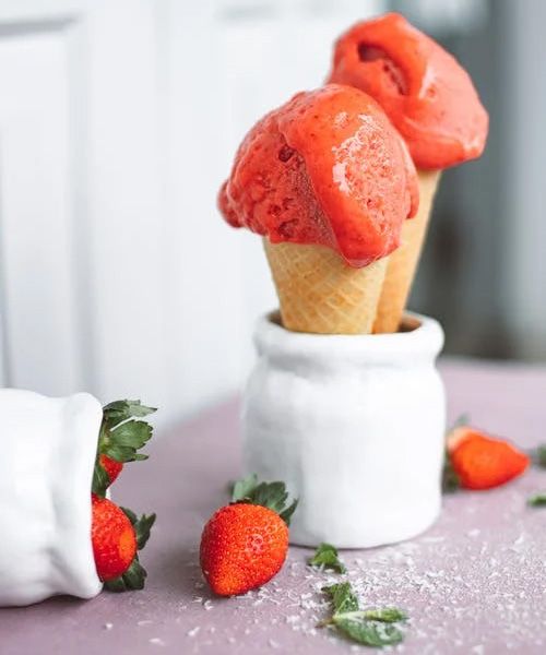 Мягкое мороженое с клубничкой