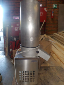 Уцененная машина для измельчения хлеба WLBake BM 70