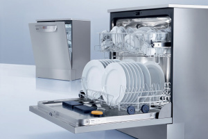 Фронтальная посудомоечная машина Miele PG 8055