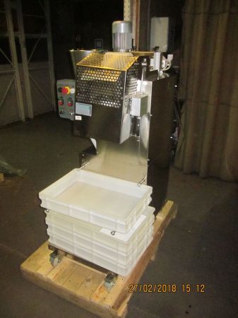 Уцененная формовочная машина Monferrina RC140