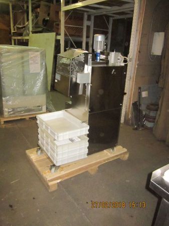 Уцененная формовочная машина Monferrina RC140