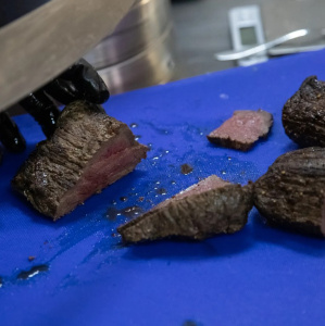 Разделочная доска EKSI 600х400х18 синяя Разделочная доска EKSI 600х400х18 синяя